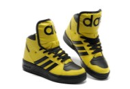 Stor Tunga GulSvarta Adidas Sneakers